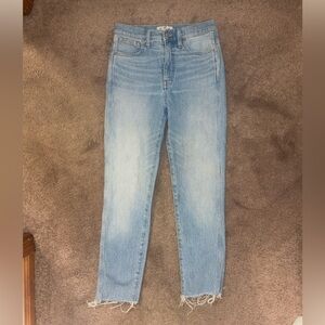 Madewell Women’s light wash jeans. Frayed hem. Size 25